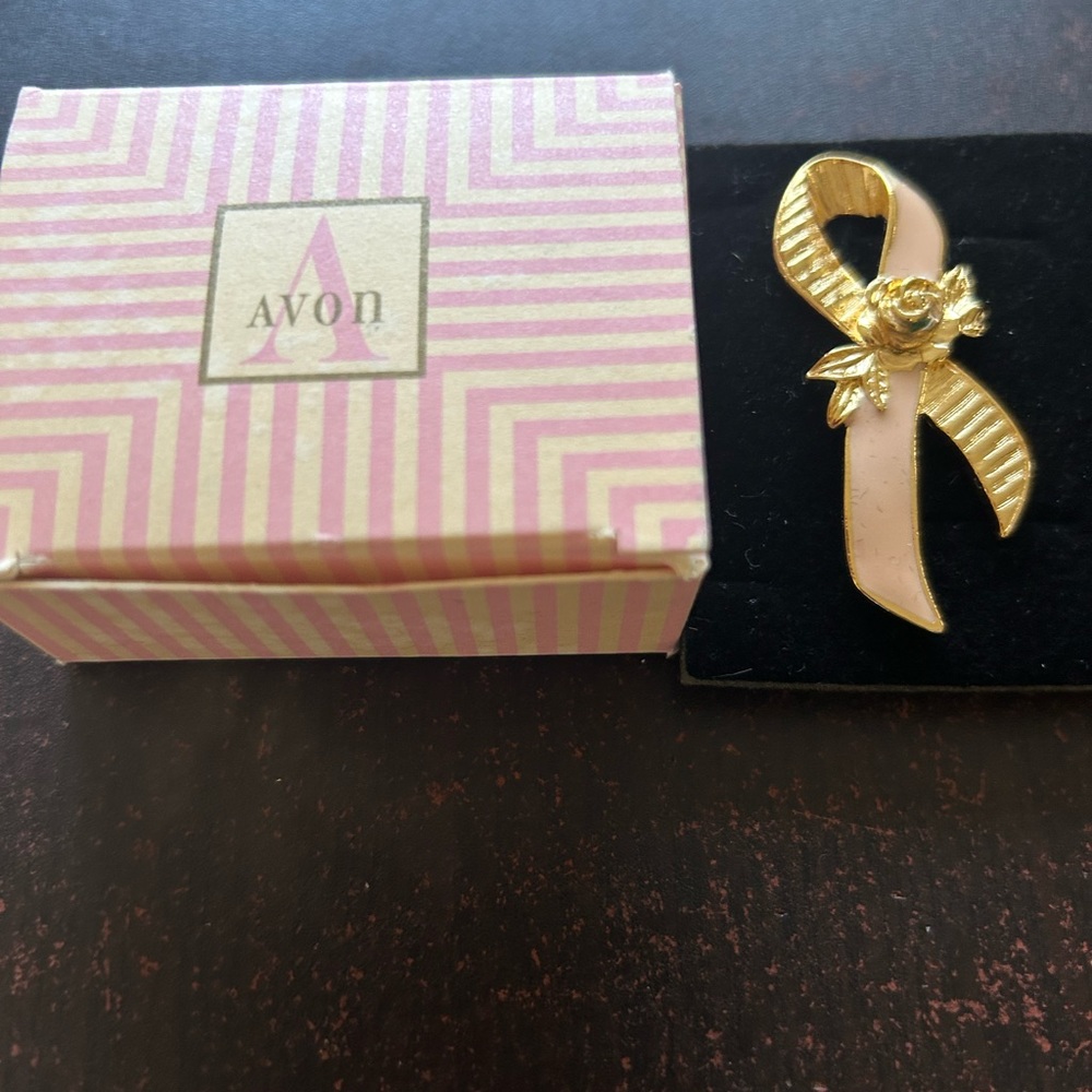 Avon Brooch. NEW. Gold Tone
